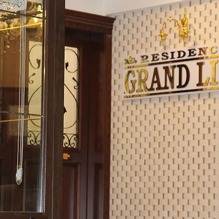 Grand Life * Smirne